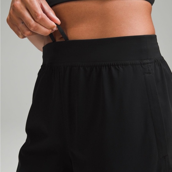 Lululemon Adapted State High Rise cropped Jogger in good condition ππποΈποΈ - Picture 4 of 9